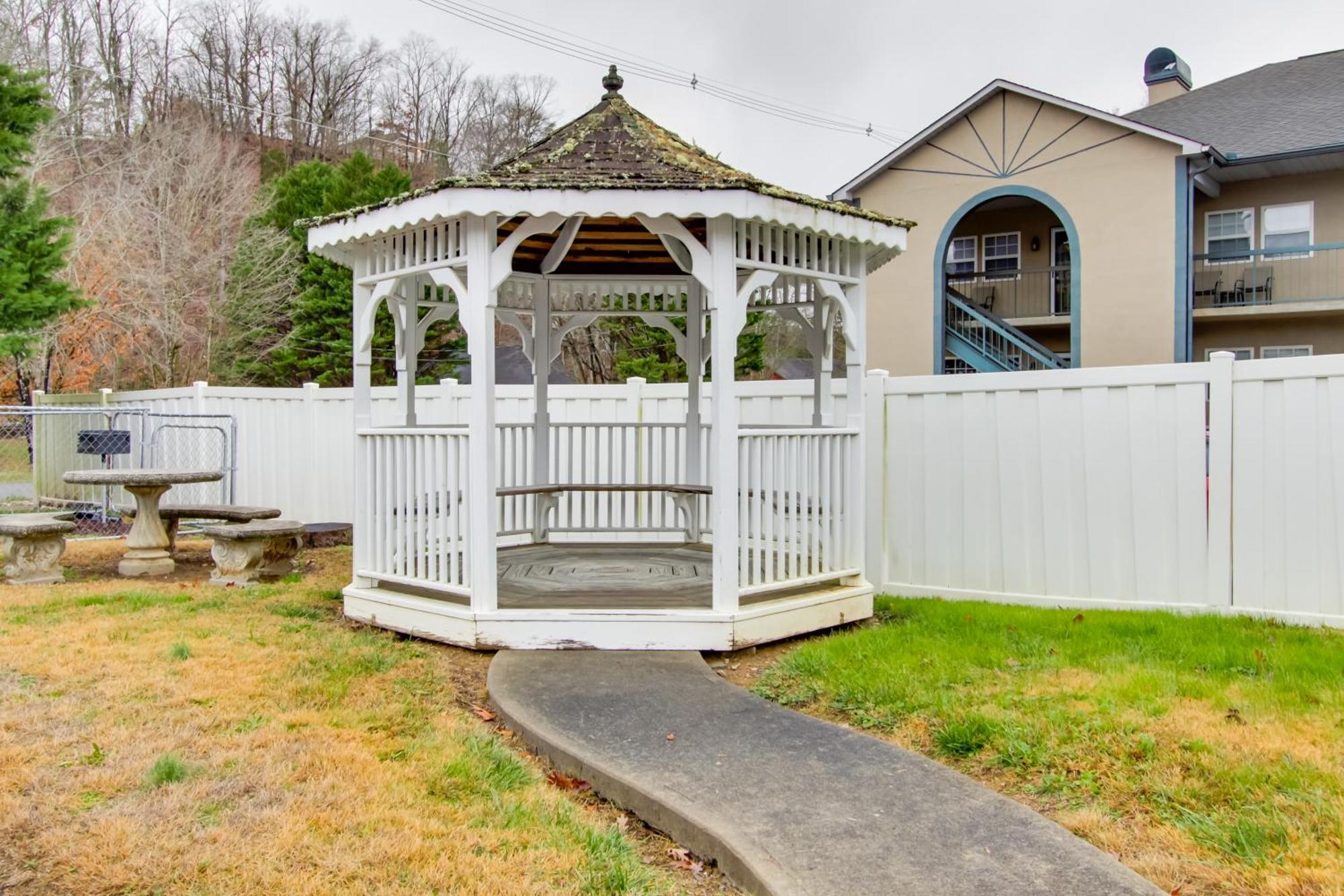 Parkway Condo About Walk To Island In Pigeon Forge! Exteriér fotografie